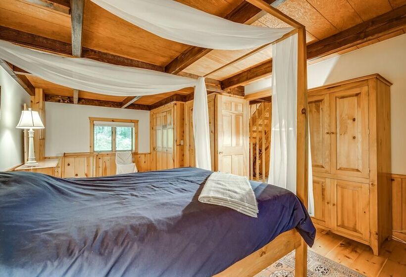 Woodsy Cabin W/ Fire Pit ~ 8 Mi To Mount Snow