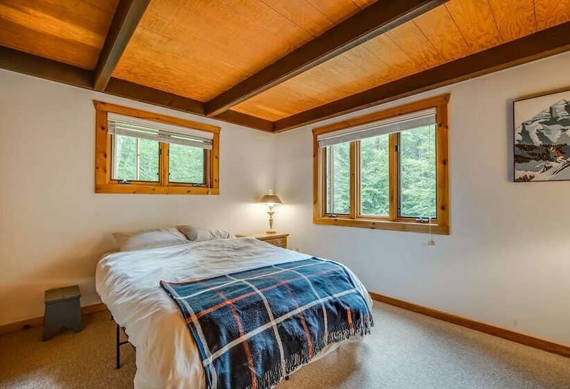 Woodsy Cabin W/ Fire Pit ~ 8 Mi To Mount Snow