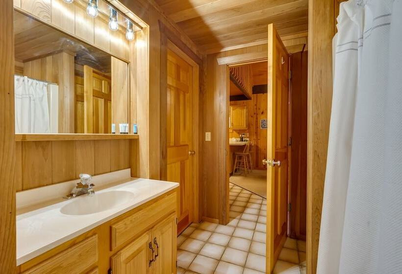 Woodsy Cabin W/ Fire Pit ~ 8 Mi To Mount Snow