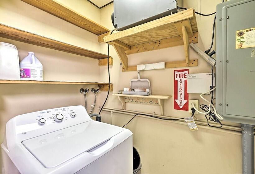 4 Season Family Retreat ~ 2 Mi To Ski Resort!