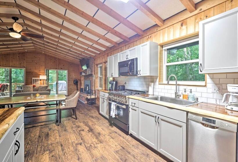 4 Season Family Retreat ~ 2 Mi To Ski Resort!