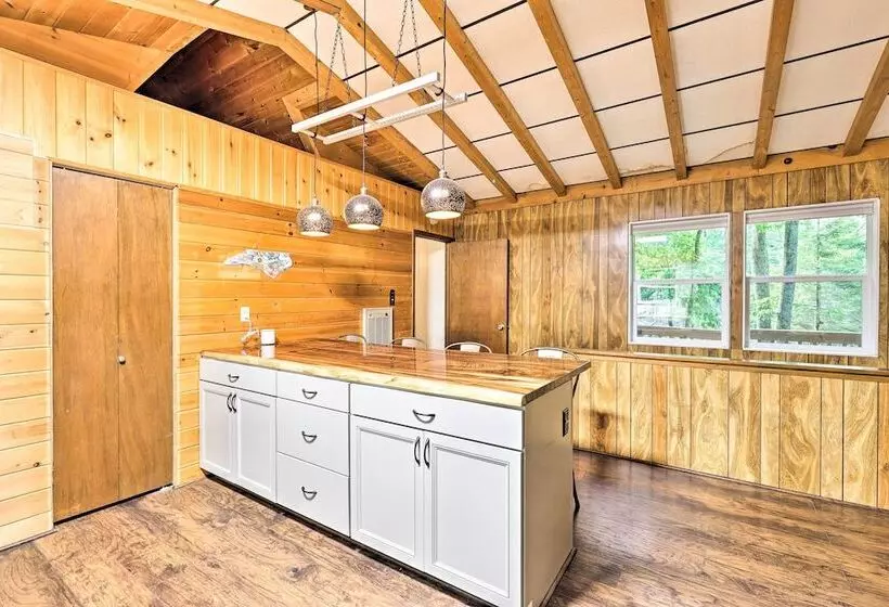 4 Season Family Retreat ~ 2 Mi To Ski Resort!