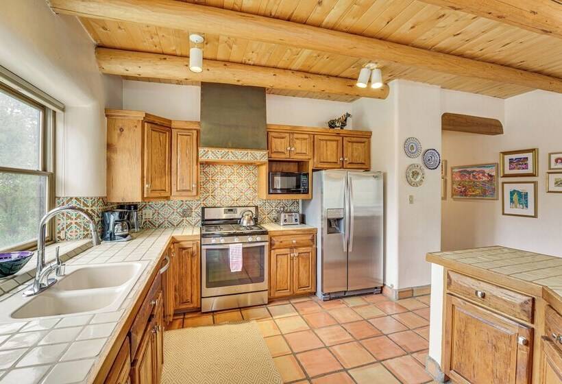 Arroyo Seco Adobe W/ Hot Tub Near Taos Ski Valley!