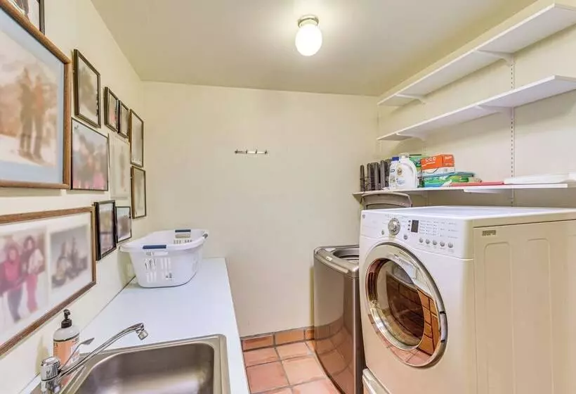 Arroyo Seco Adobe W/ Hot Tub Near Taos Ski Valley!