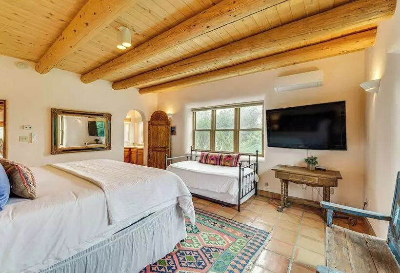 Arroyo Seco Adobe W/ Hot Tub Near Taos Ski Valley!