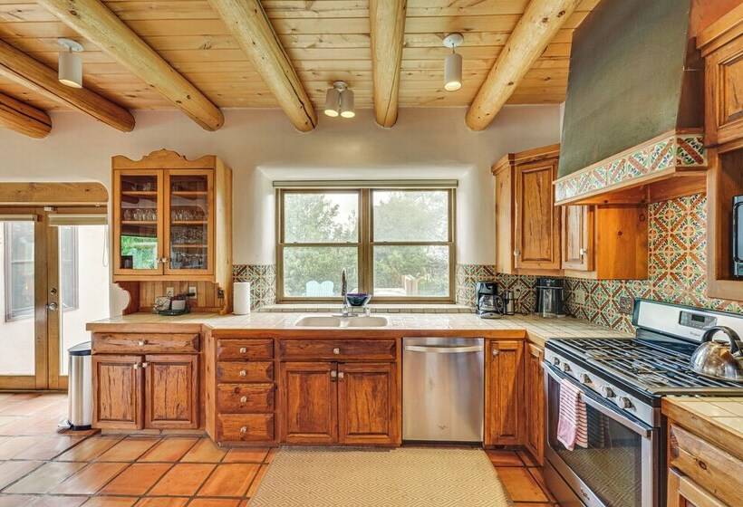 Arroyo Seco Adobe W/ Hot Tub Near Taos Ski Valley!