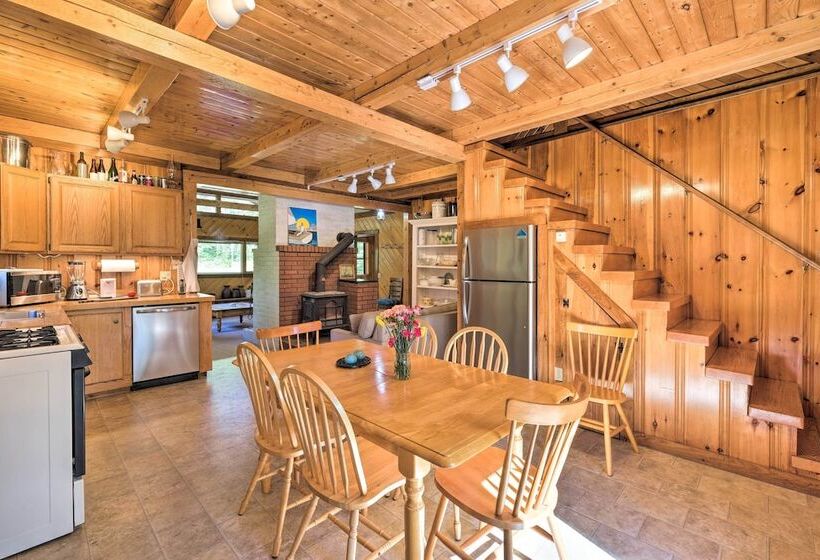 Boothbay Harbor Cabin W/spacious Deck & Yard!
