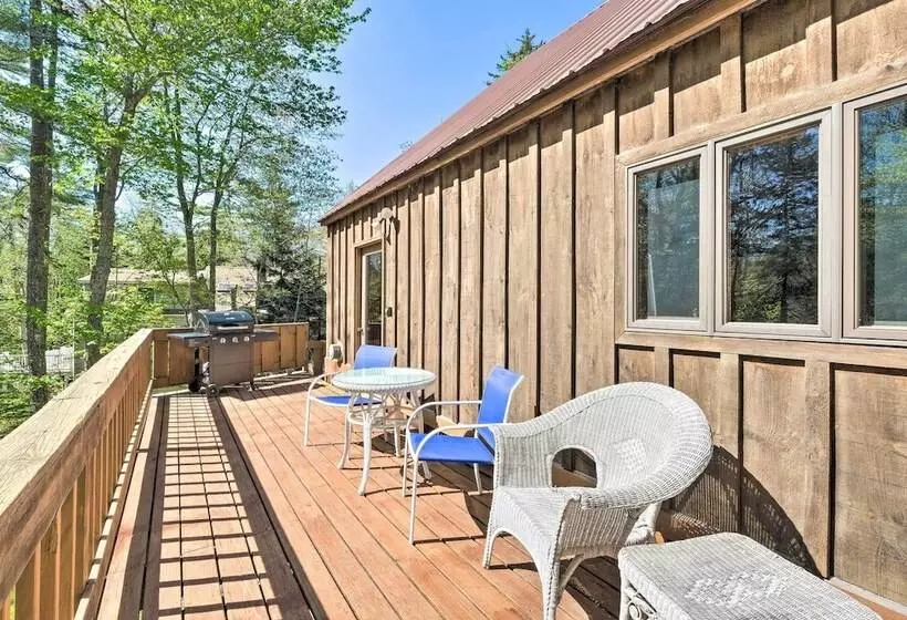 Boothbay Harbor Cabin W/spacious Deck & Yard!