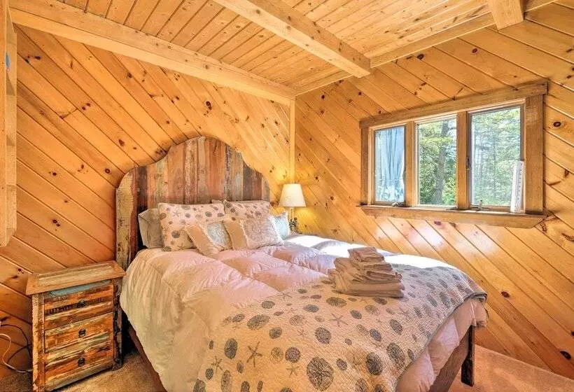 Boothbay Harbor Cabin W/spacious Deck & Yard!