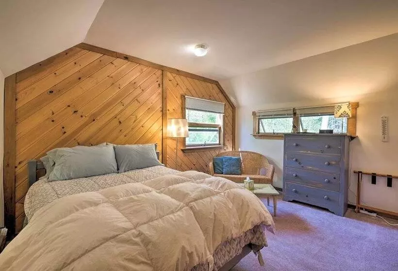 Boothbay Harbor Cabin W/spacious Deck & Yard!