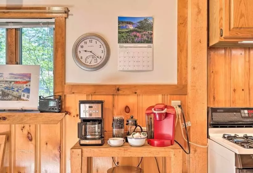 Boothbay Harbor Cabin W/spacious Deck & Yard!