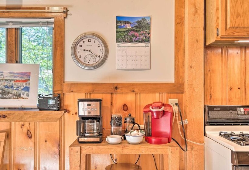 Boothbay Harbor Cabin W/spacious Deck & Yard!