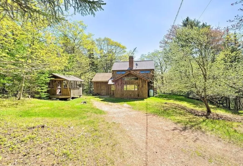 Boothbay Harbor Cabin W/spacious Deck & Yard!