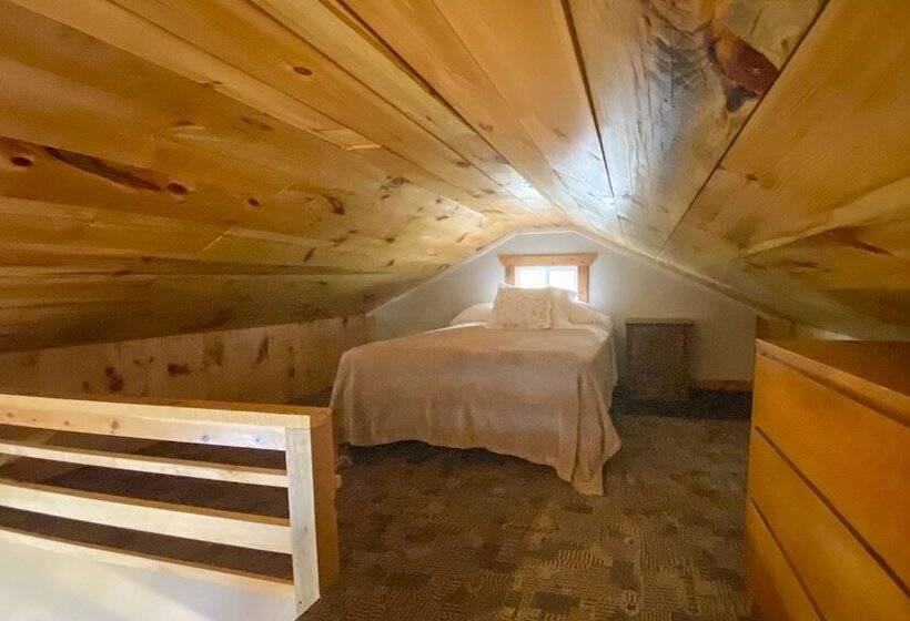 Burns Lake Cabin W/ Dock, Fire Pit, Rowboat & More