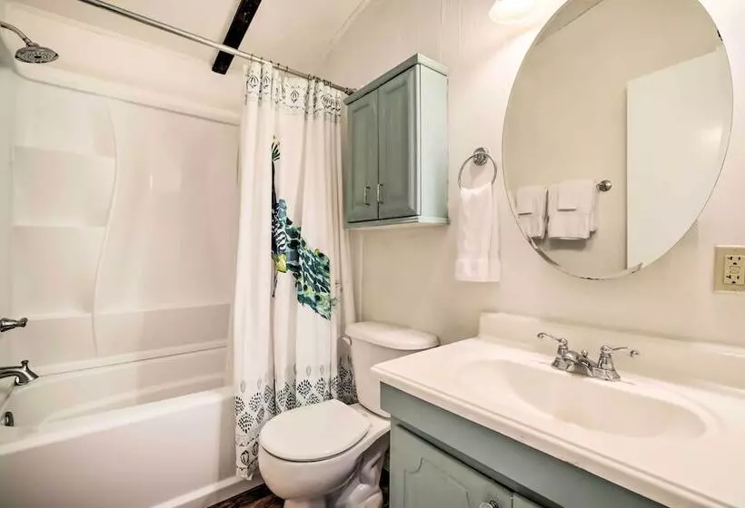 On Scenic 60 Acre Farm: Carmine Cottage W/ Porch