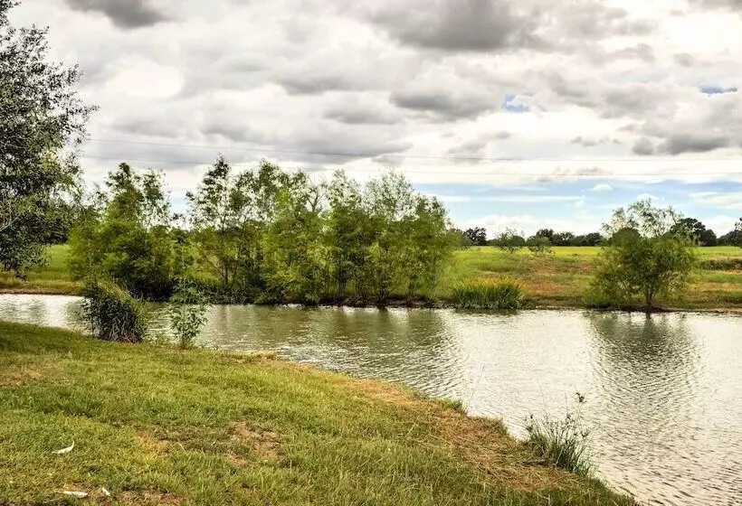 On Scenic 60 Acre Farm: Carmine Cottage W/ Porch