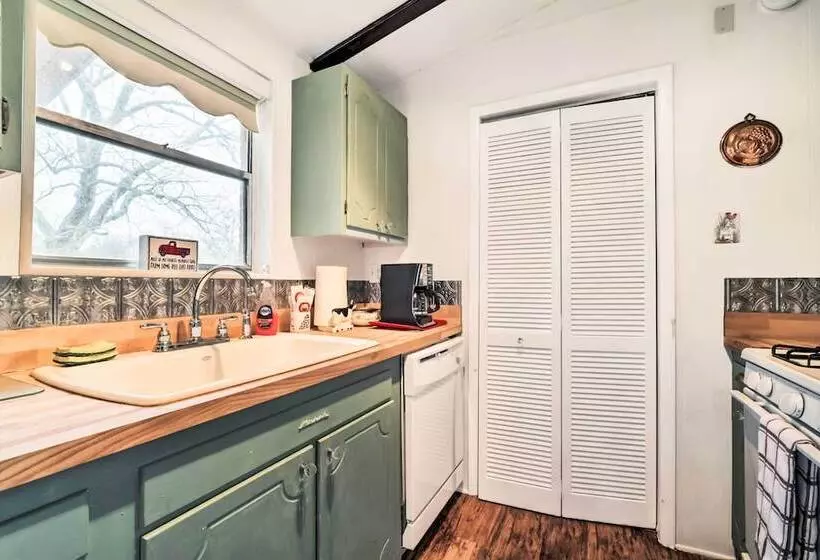 On Scenic 60 Acre Farm: Carmine Cottage W/ Porch