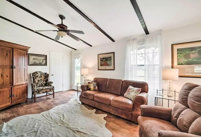 On Scenic 60 Acre Farm: Carmine Cottage W/ Porch