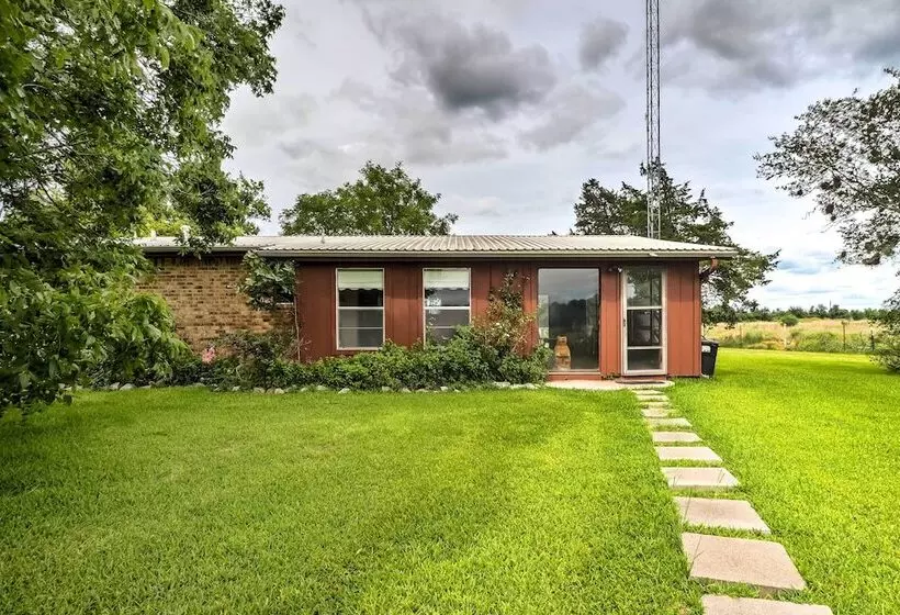 On Scenic 60 Acre Farm: Carmine Cottage W/ Porch