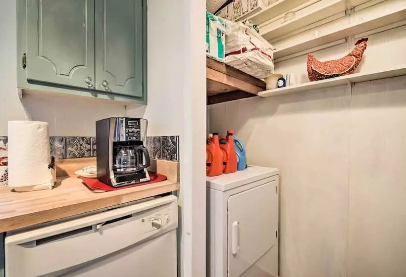 On Scenic 60 Acre Farm: Carmine Cottage W/ Porch