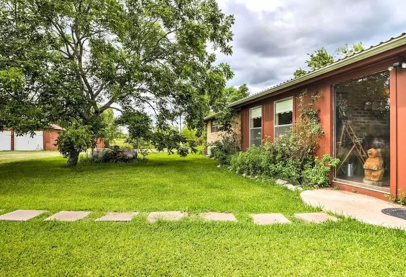 On Scenic 60 Acre Farm: Carmine Cottage W/ Porch