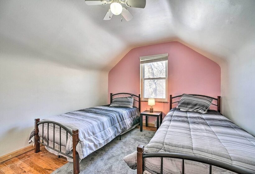 Charming Detroit Escape   14 Mi To Downtown!