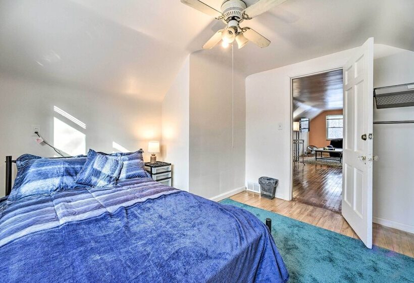 Charming Detroit Escape   14 Mi To Downtown!