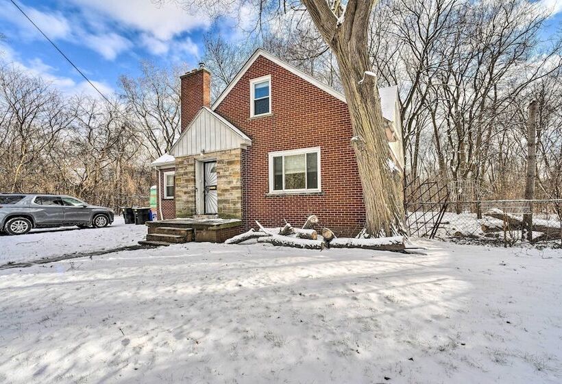 Charming Detroit Escape   14 Mi To Downtown!