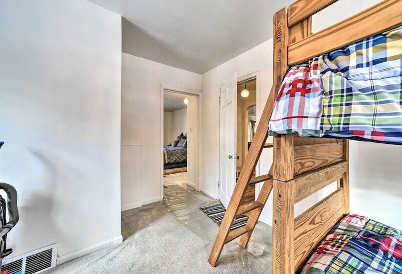 Charming Detroit Escape   14 Mi To Downtown!