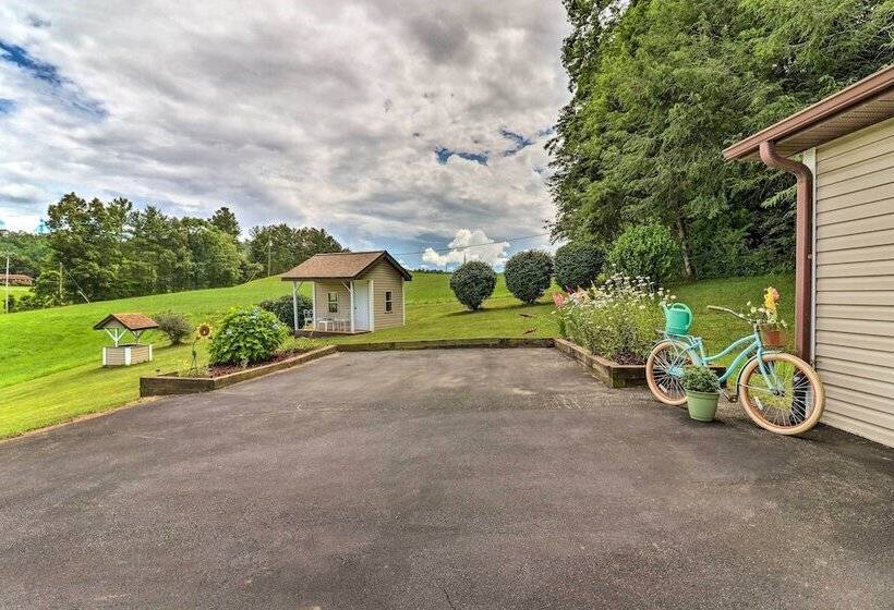 Charming Mills River Home W/ Porch & Yard!