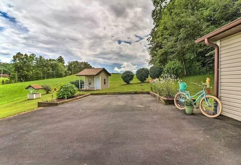 Charming Mills River Home W/ Porch & Yard!