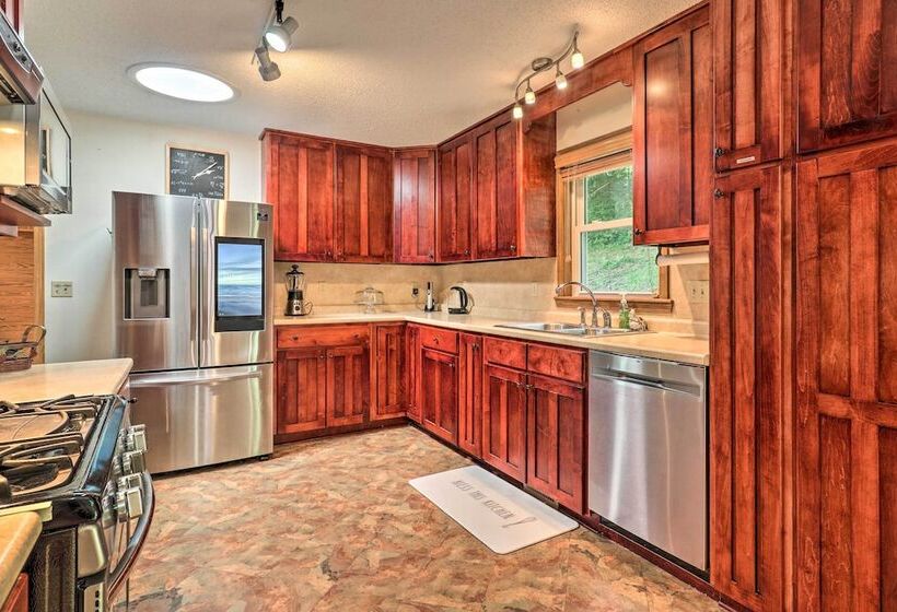 Charming Mills River Home W/ Porch & Yard!