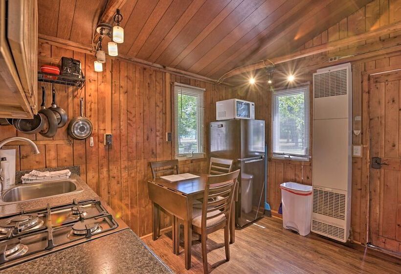 Charming Suttons Bay Cottage W/ Shared Waterfront!
