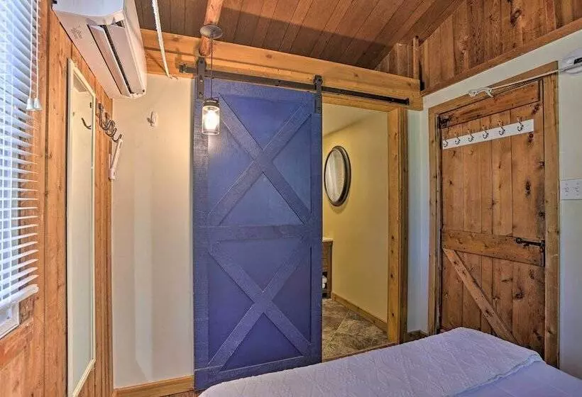 Charming Suttons Bay Cottage W/ Shared Waterfront!