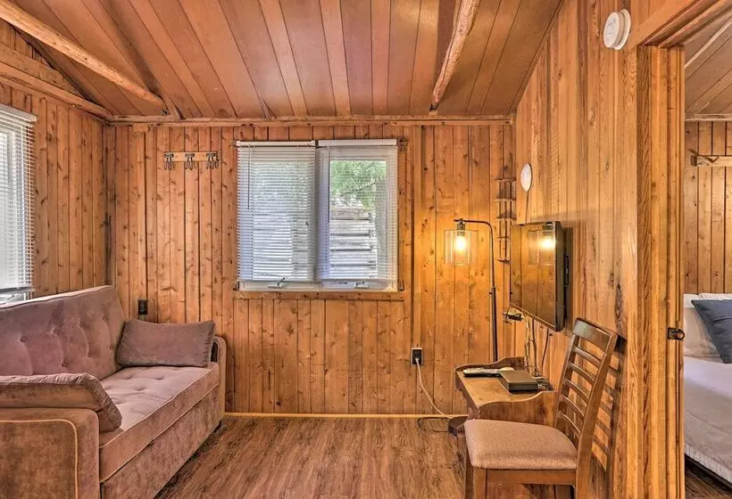 Charming Suttons Bay Cottage W/ Shared Waterfront!