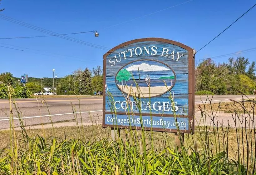 Charming Suttons Bay Cottage W/ Shared Waterfront!