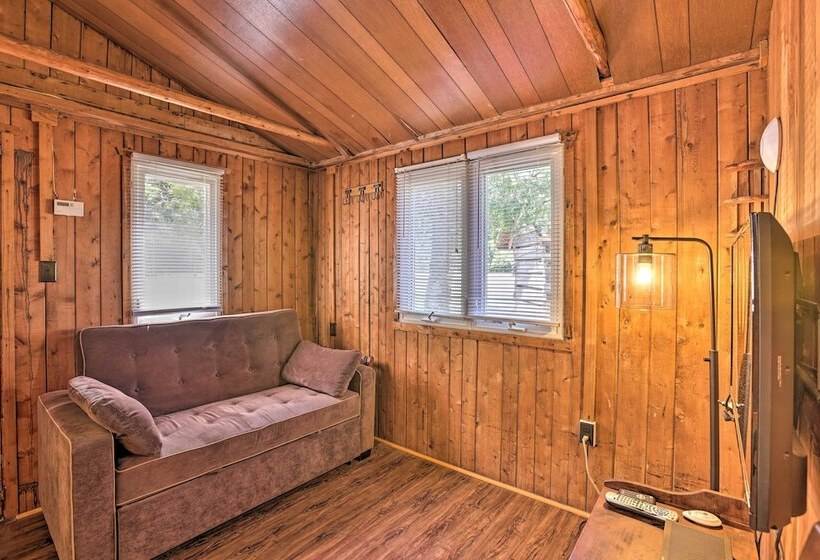 Charming Suttons Bay Cottage W/ Shared Waterfront!