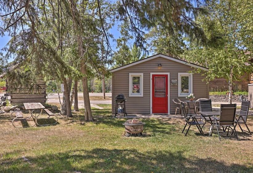 Charming Suttons Bay Cottage W/ Shared Waterfront!