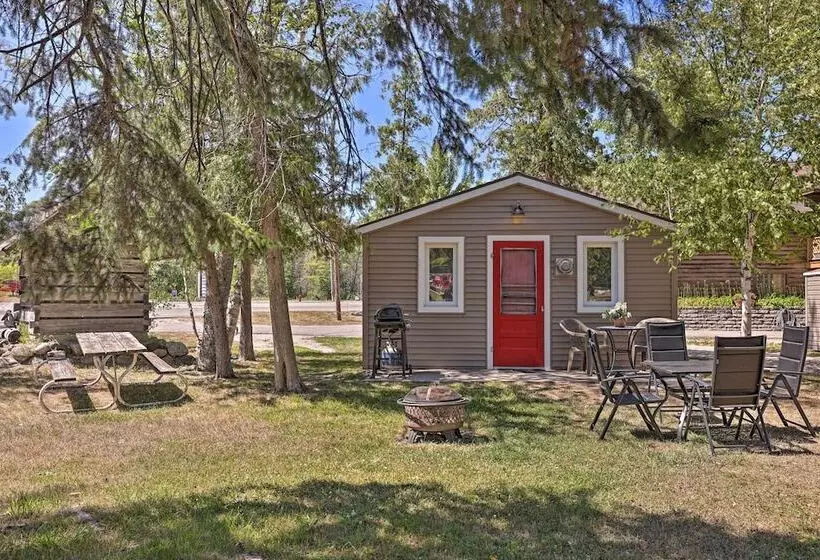 Charming Suttons Bay Cottage W/ Shared Waterfront!