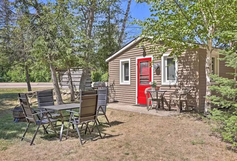 Charming Suttons Bay Cottage W/ Shared Waterfront!