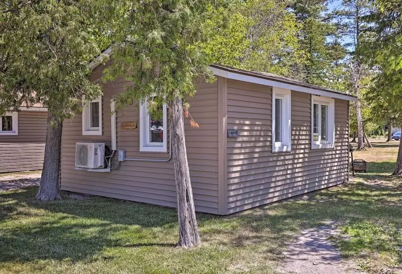 Charming Suttons Bay Cottage W/ Shared Waterfront!