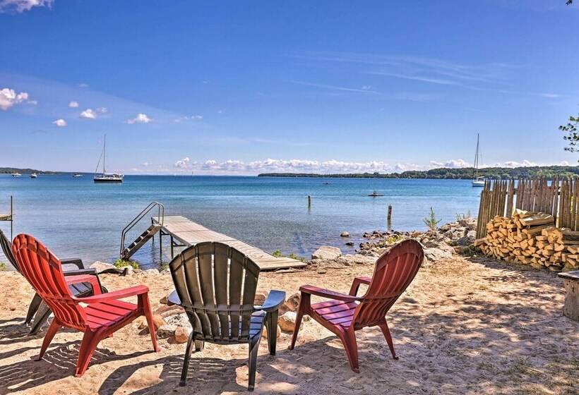 Charming Suttons Bay Cottage W/ Shared Waterfront!