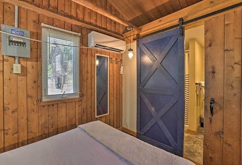 Charming Suttons Bay Cottage W/ Shared Waterfront!