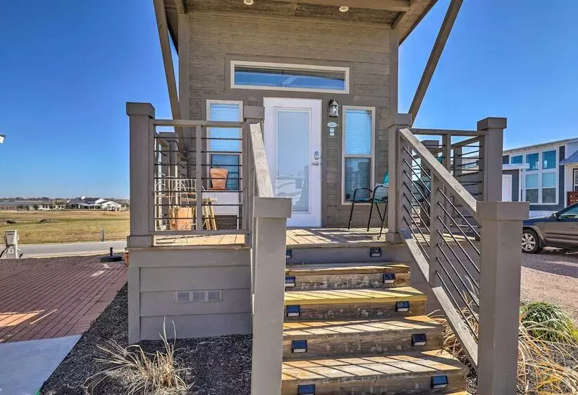 Tiny Home W/ Pool Access, 8 Mi To Downtown Austin!