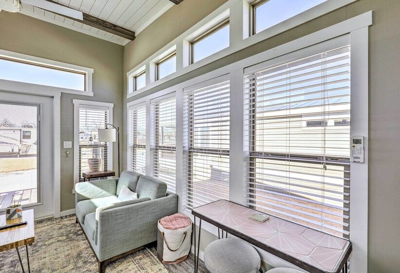 Tiny Home W/ Pool Access, 8 Mi To Downtown Austin!