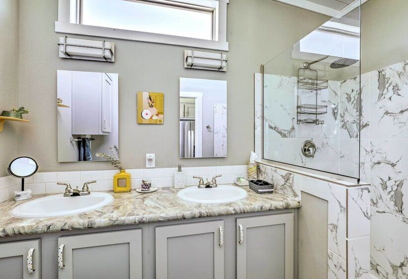 Tiny Home W/ Pool Access, 8 Mi To Downtown Austin!