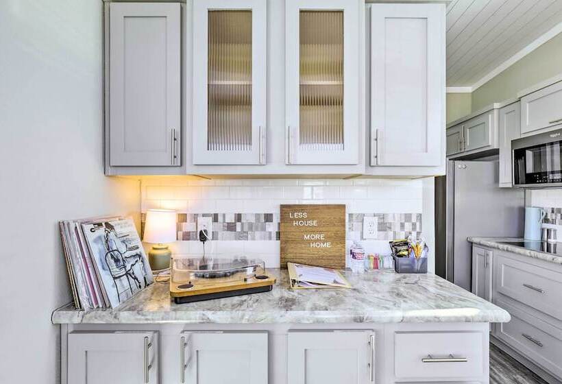 Tiny Home W/ Pool Access, 8 Mi To Downtown Austin!