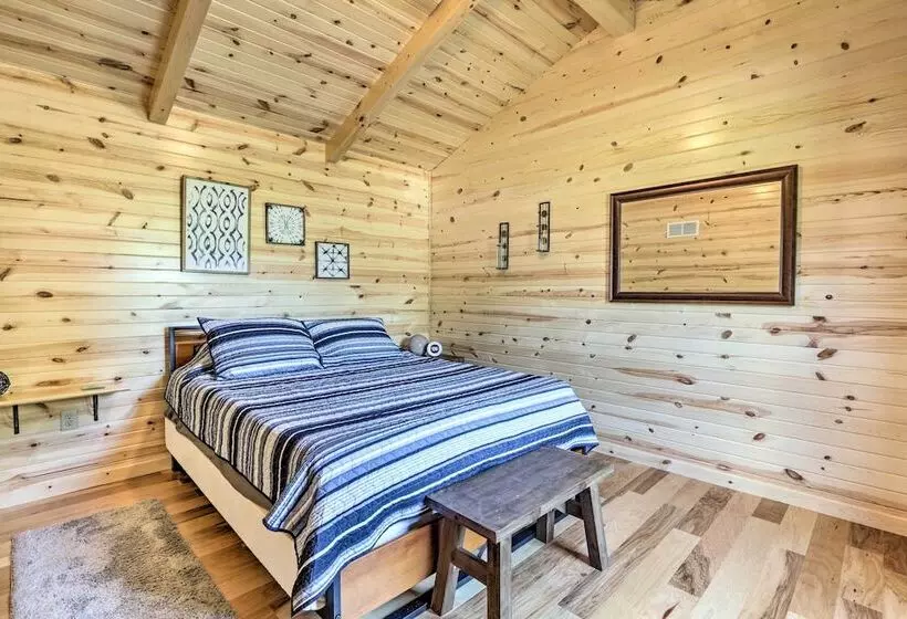 Clover Cabin W/ Hot Tub+deck In Hocking Hills!