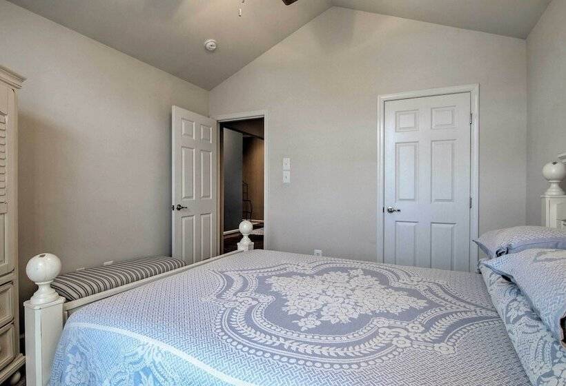 Great For Groups: Bayside Resort Home Near Fenwick