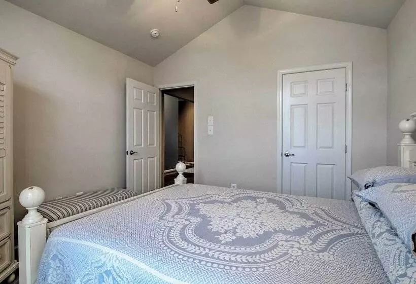 Great For Groups: Bayside Resort Home Near Fenwick